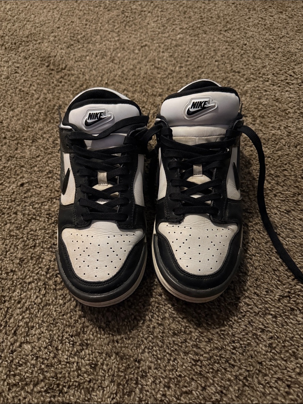 Nike dunk Black and White Sneakers women’s 9 men’s 7.5